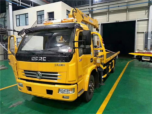 連云港帶吊機拖車清障車詳情揭密 專業汽車銷售助力救援事業